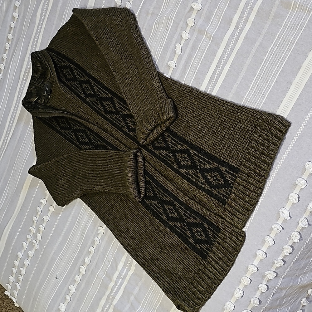 Romeo & Juliet Couture Sweater, Medium, Olive
